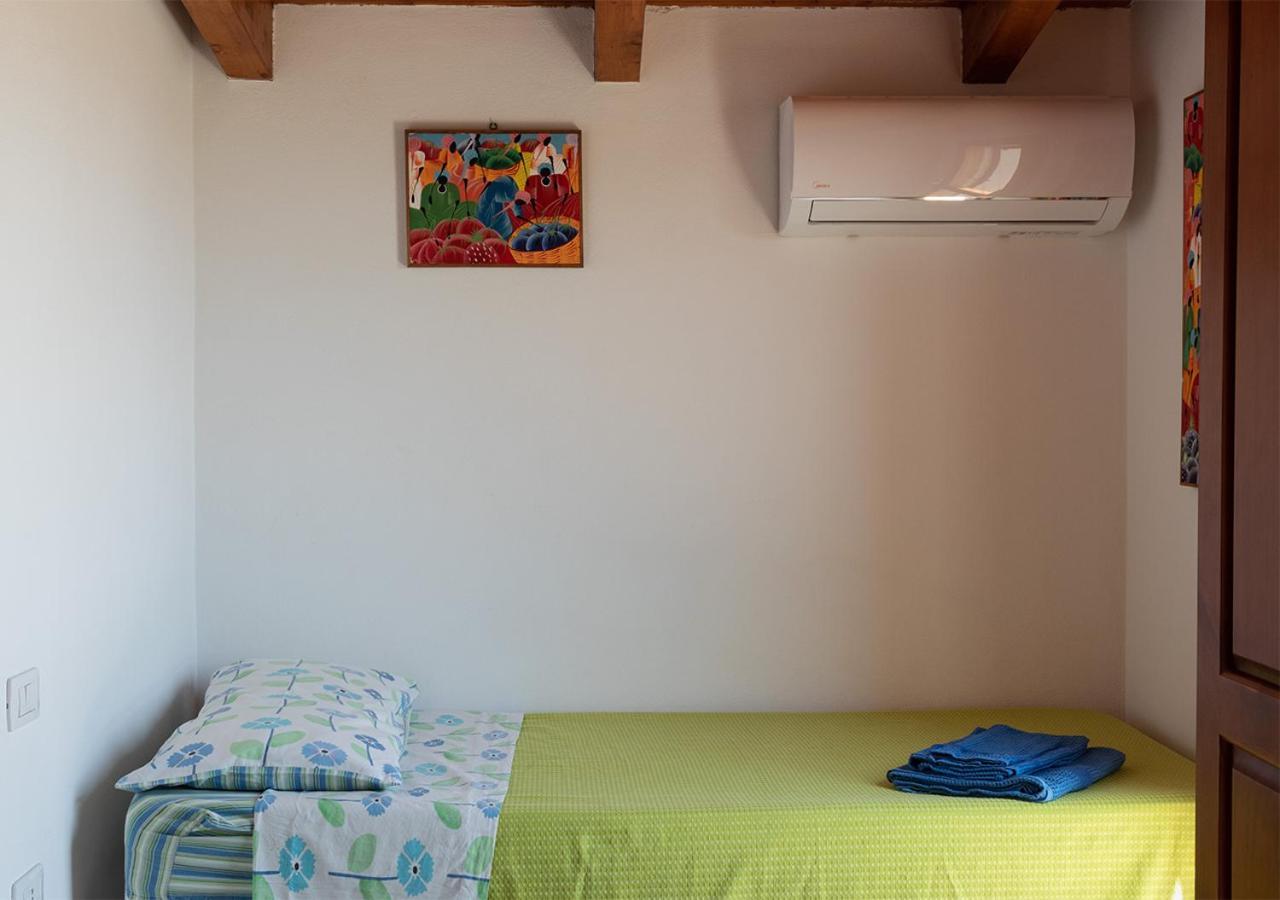 Bed and Breakfast Sa Guardia De Ferricci Solanas  Exteriér fotografie