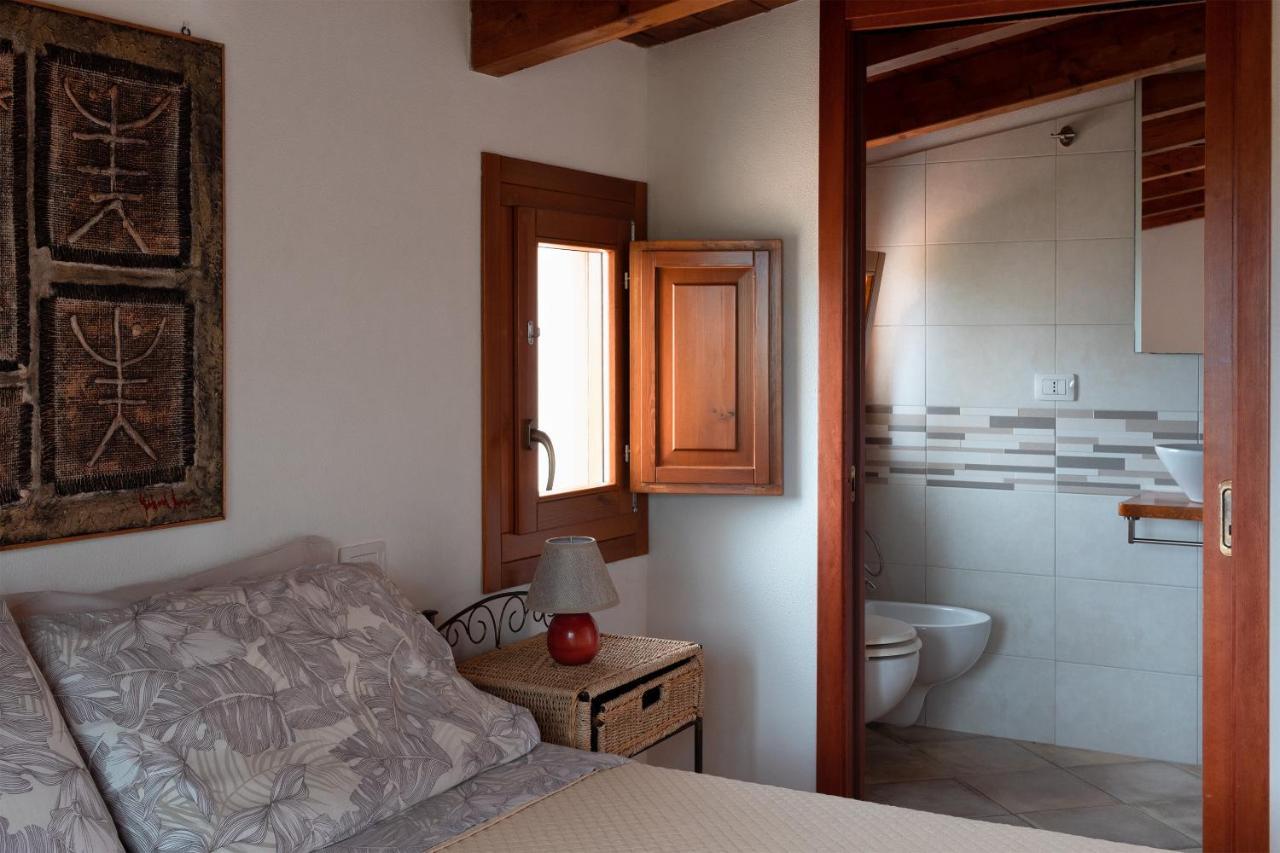 Bed and Breakfast Sa Guardia De Ferricci Solanas  Exteriér fotografie