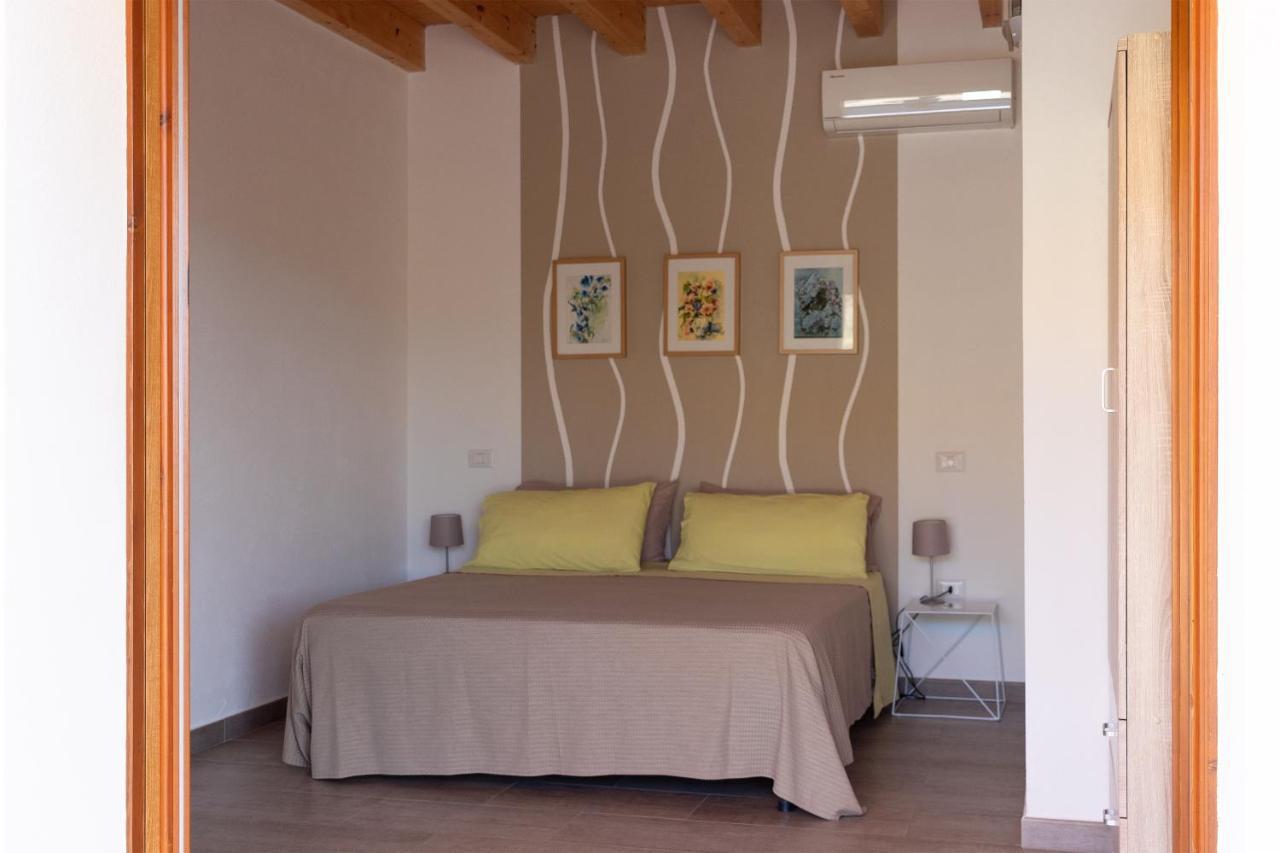 Bed and Breakfast Sa Guardia De Ferricci Solanas  Exteriér fotografie